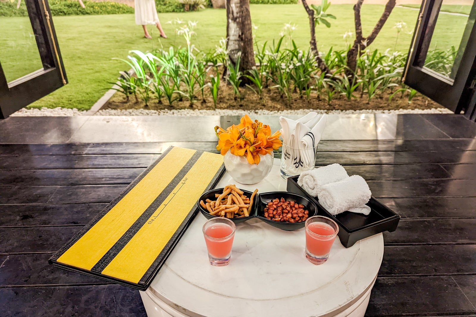 InterContinental Danang Long Bar happy hour