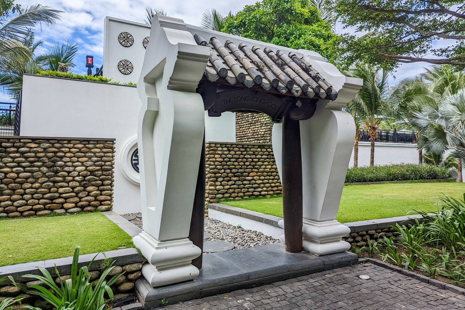 InterContinental Danang Long Bar pool