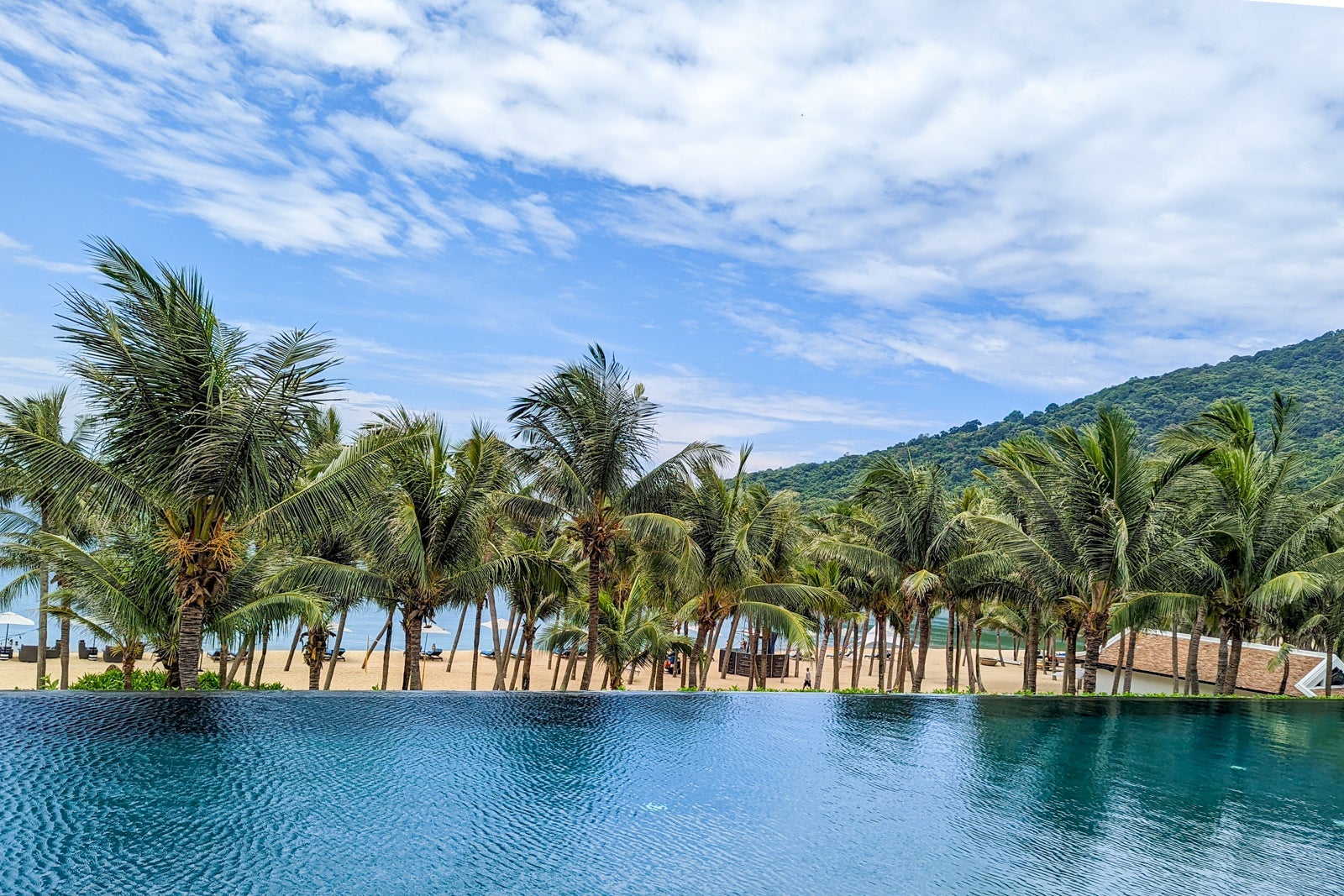 InterContinental Danang Long Bar pool