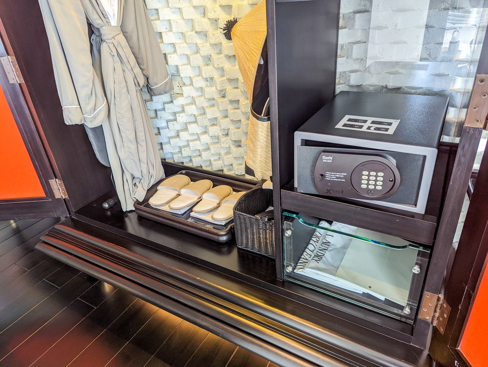 InterContinental Danang closet