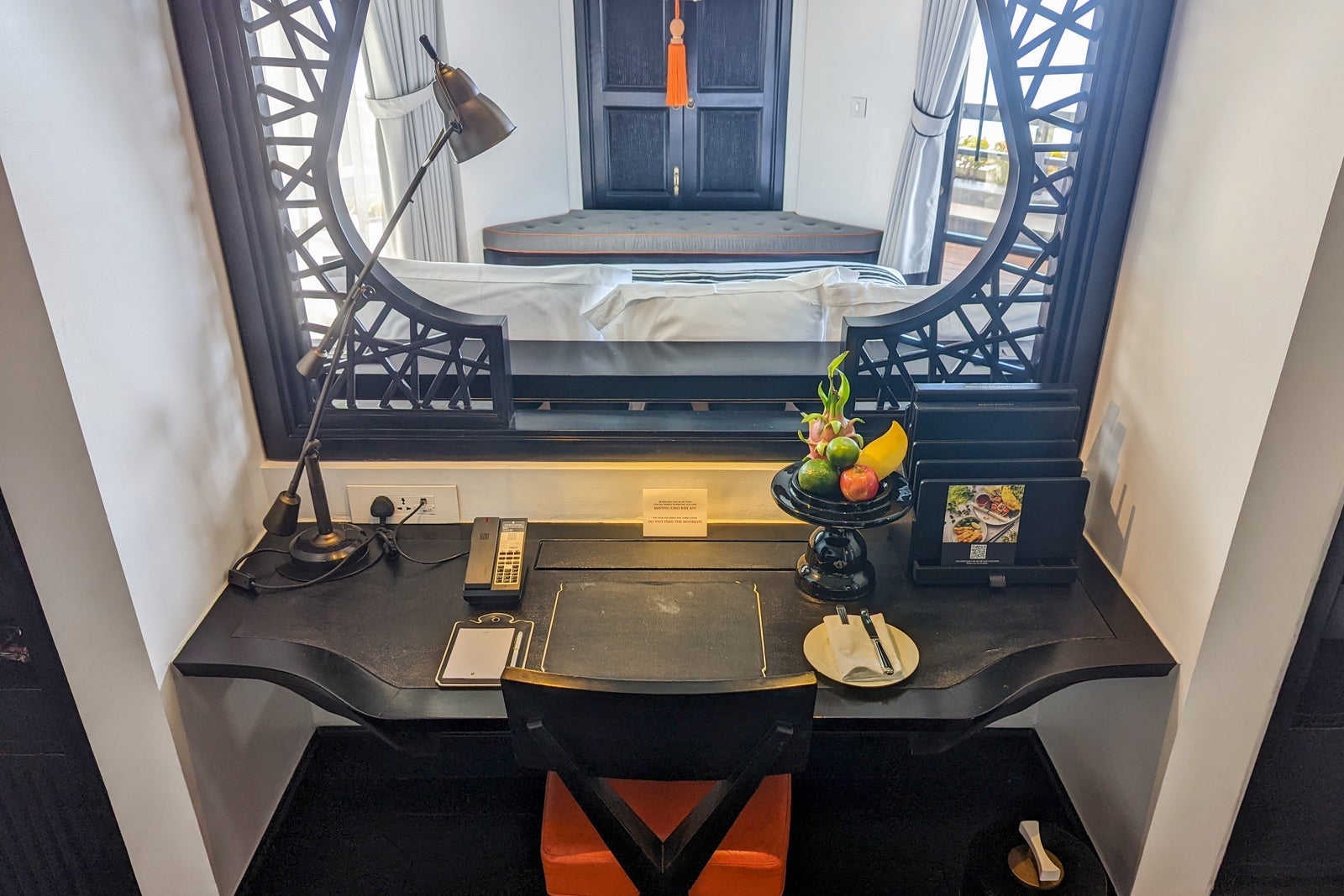 InterContinental Danang desk