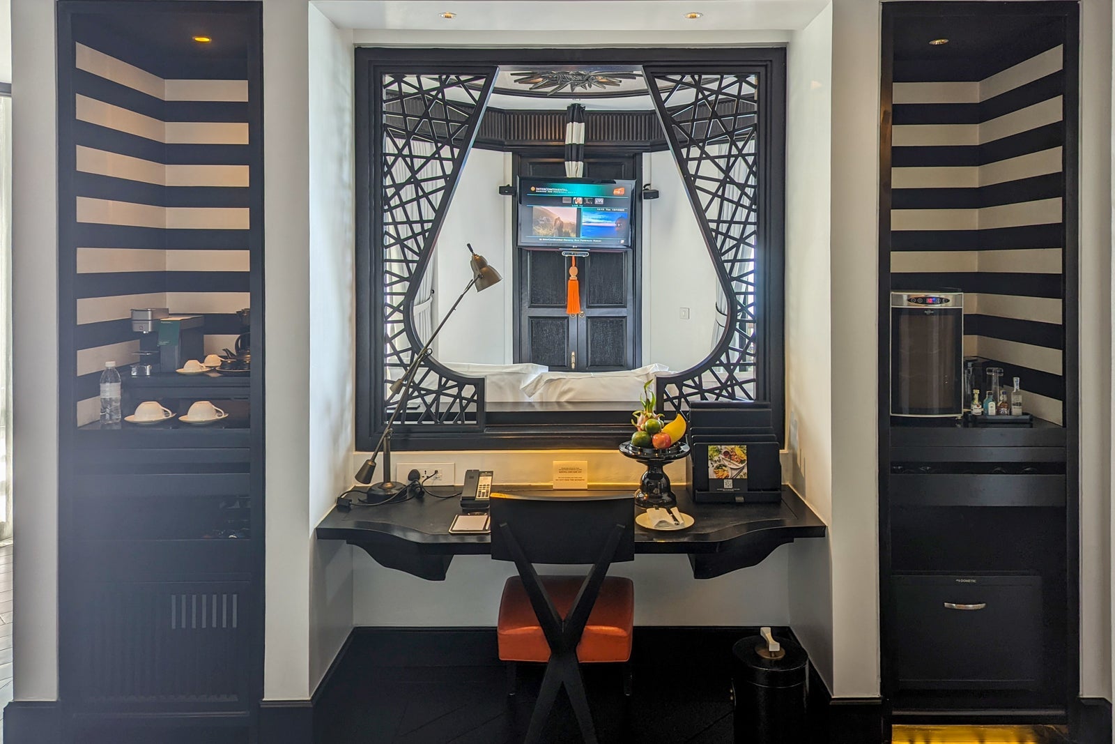 InterContinental Danang desk