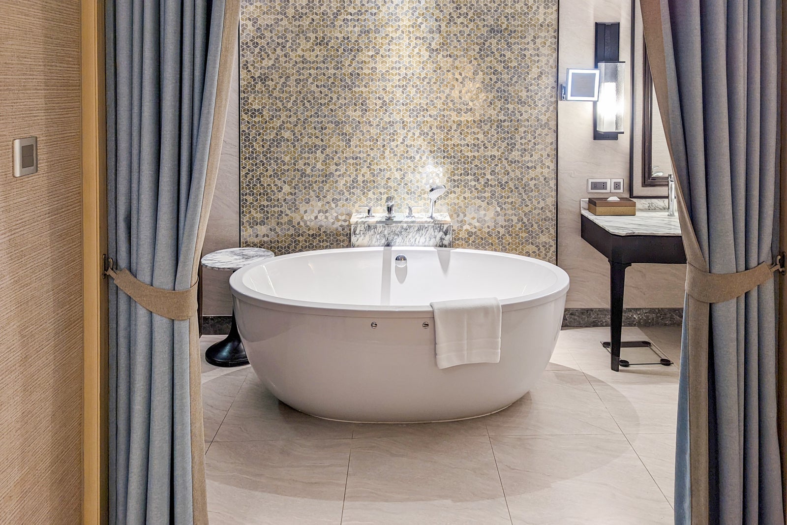 InterContinental Phuket Resort bath tub