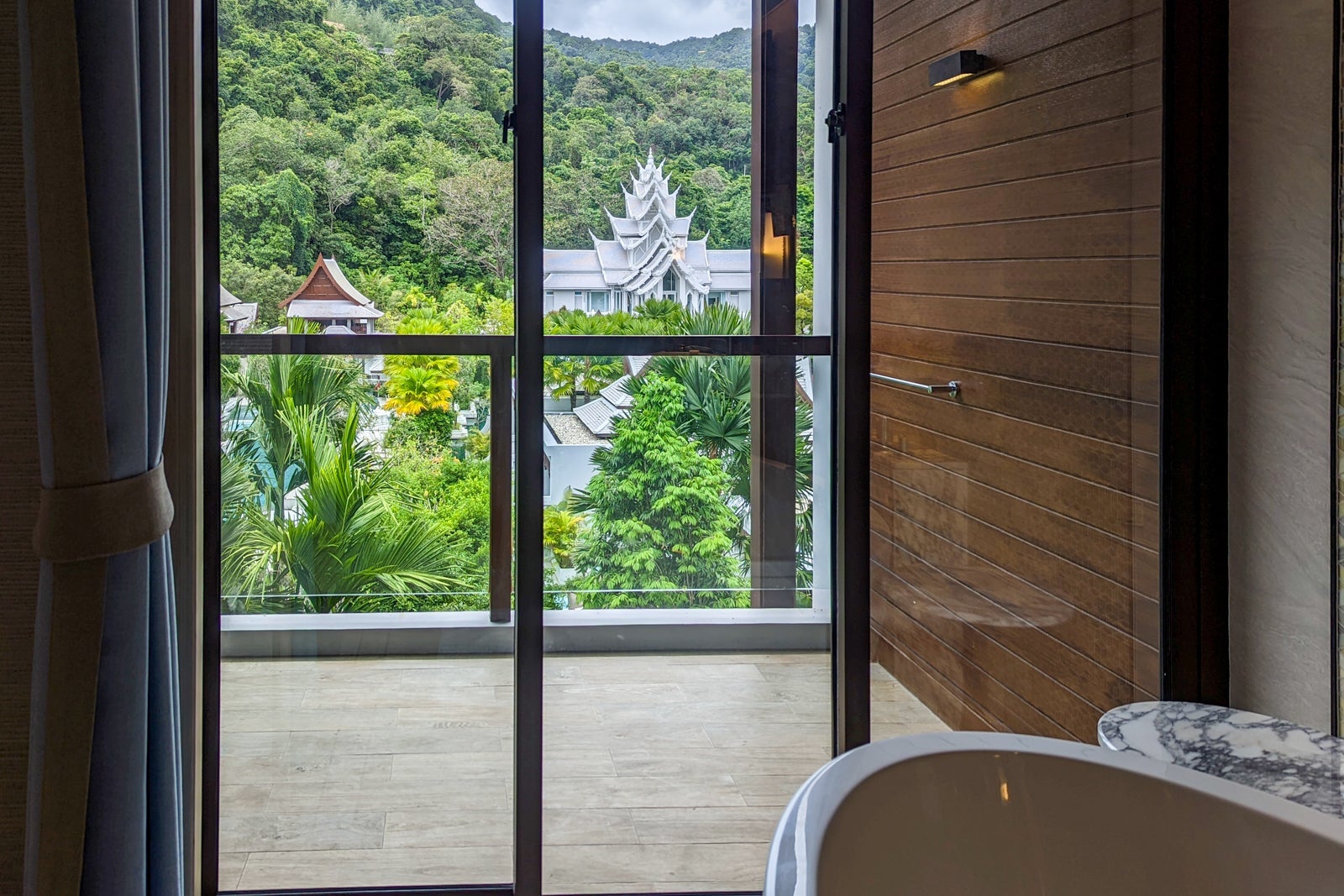 InterContinental Phuket Resort bath tub