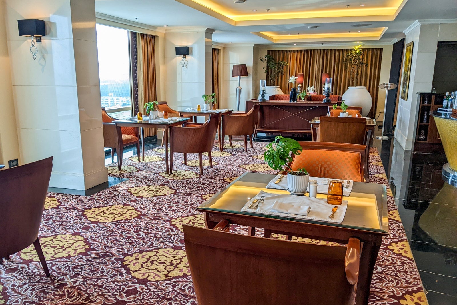 Ritz-Carlton Bangalore club level lounge