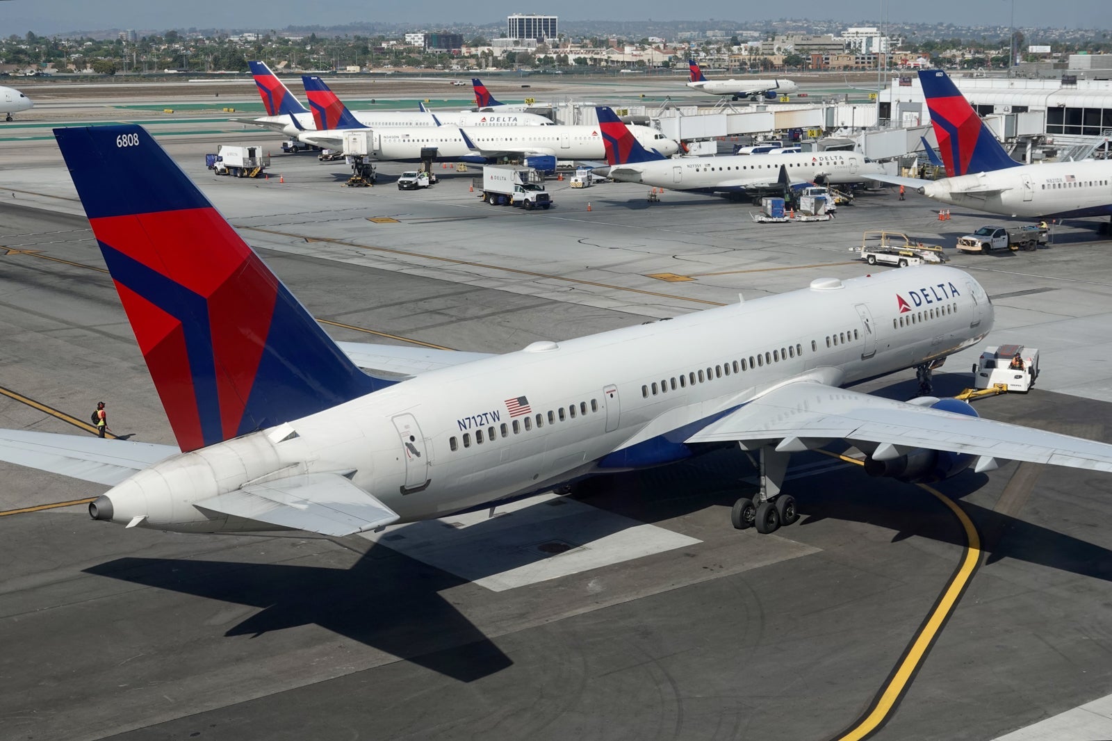 Delta Boeing 757 LAX