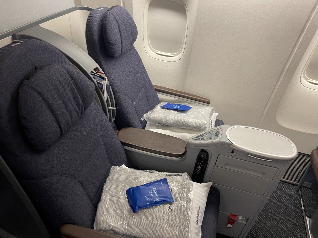 United First Boeing 777-200