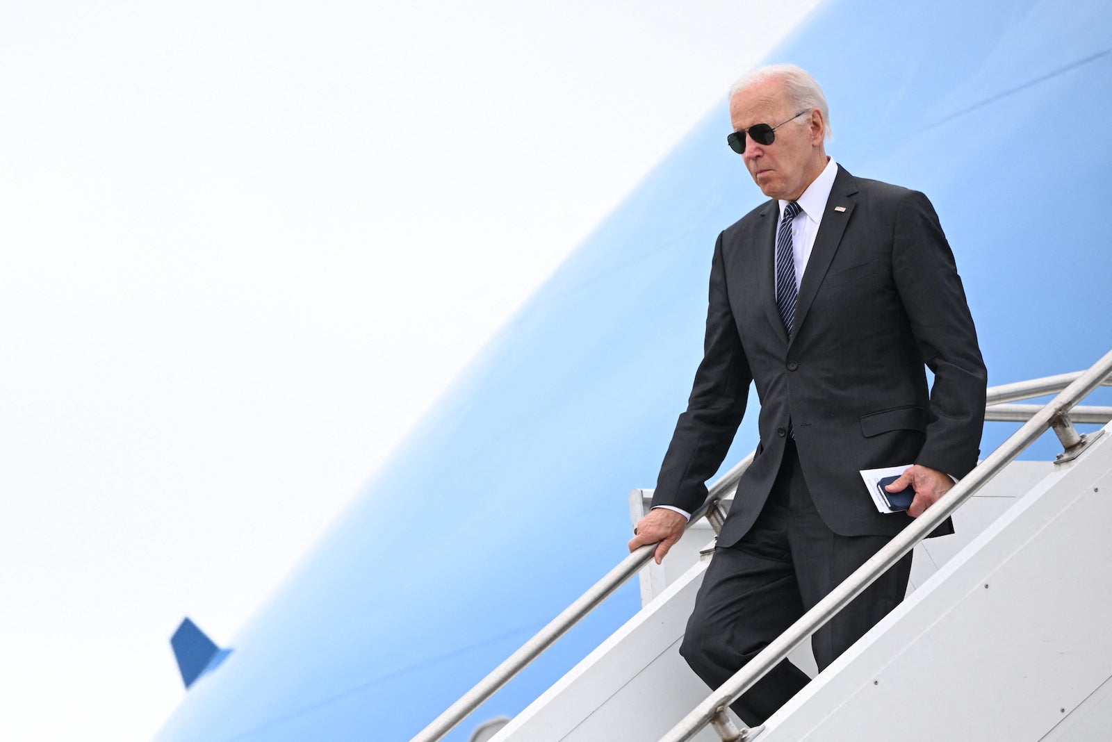 biden deplanes Boston