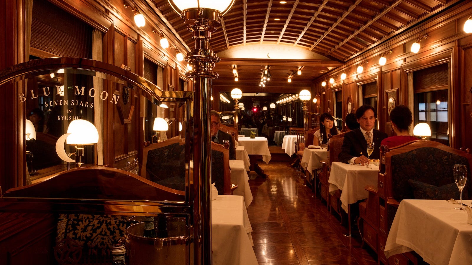 seven-stars-kyushu-train