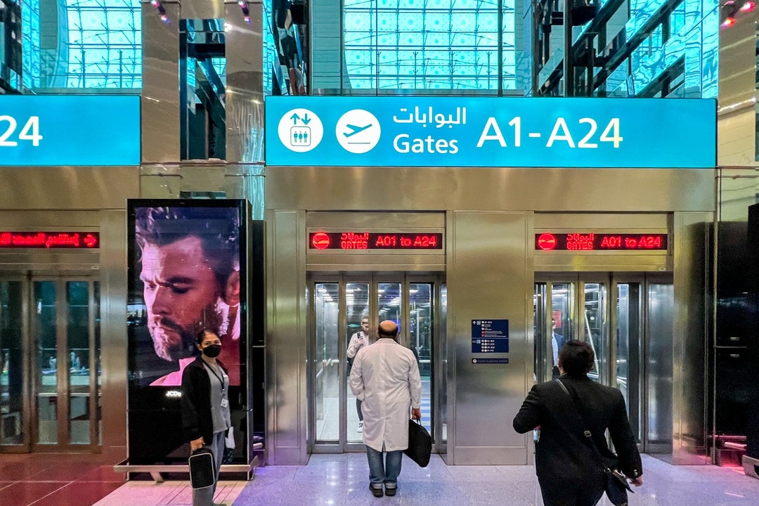 Hand Line Rode Emirates first class still wows: Fully enclosed suites and unlimited ...
