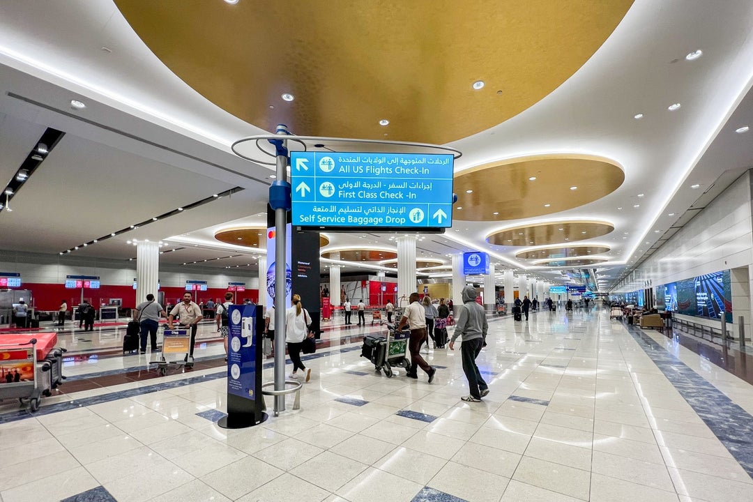 Hand Line Rode Emirates first class still wows: Fully enclosed suites and unlimited ...