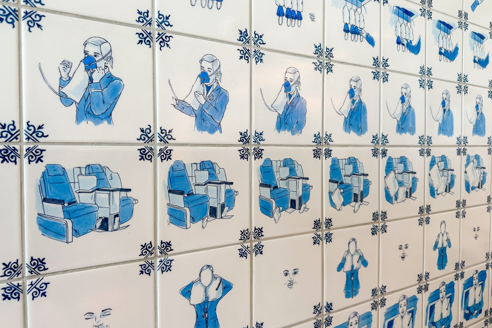 Wall decorated with Delft tiles
