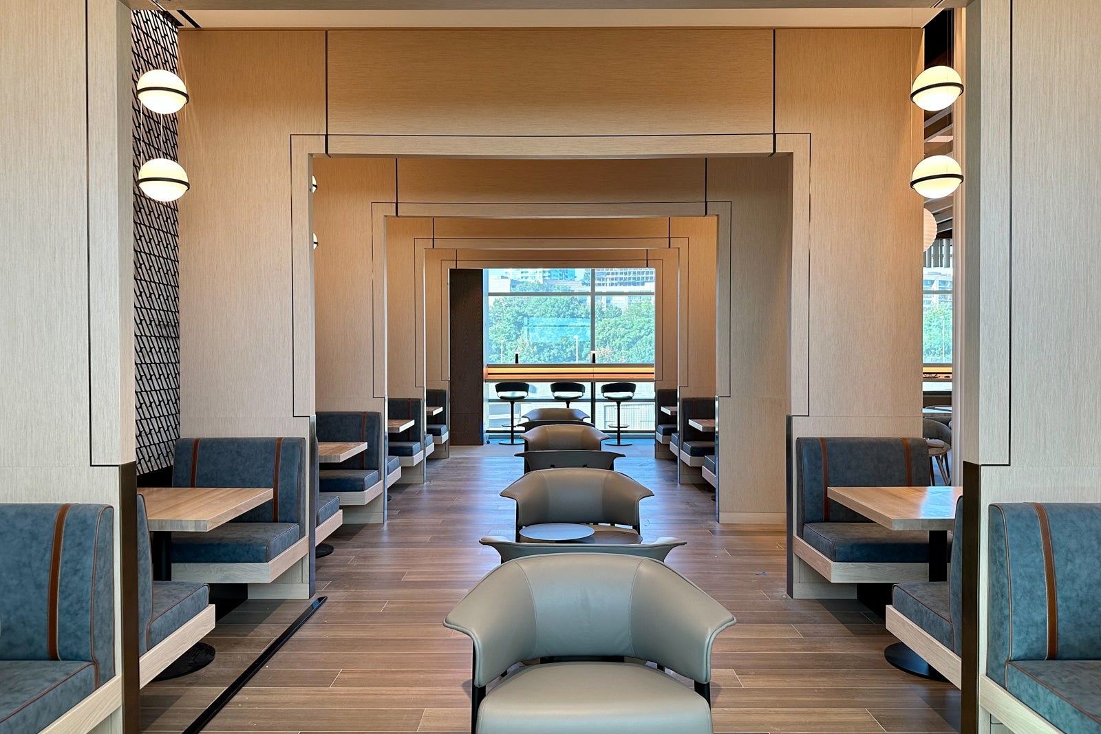 Admirals Club DCA seating