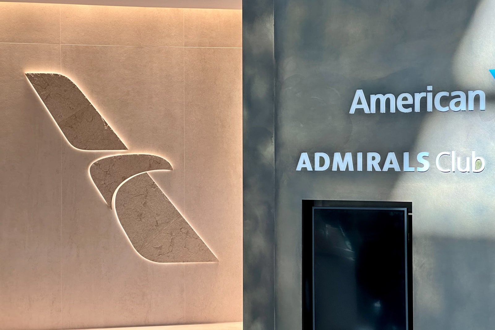 Best card for Admirals Club access: Citi / AAdvantage Executive Entrance to Admirals Club