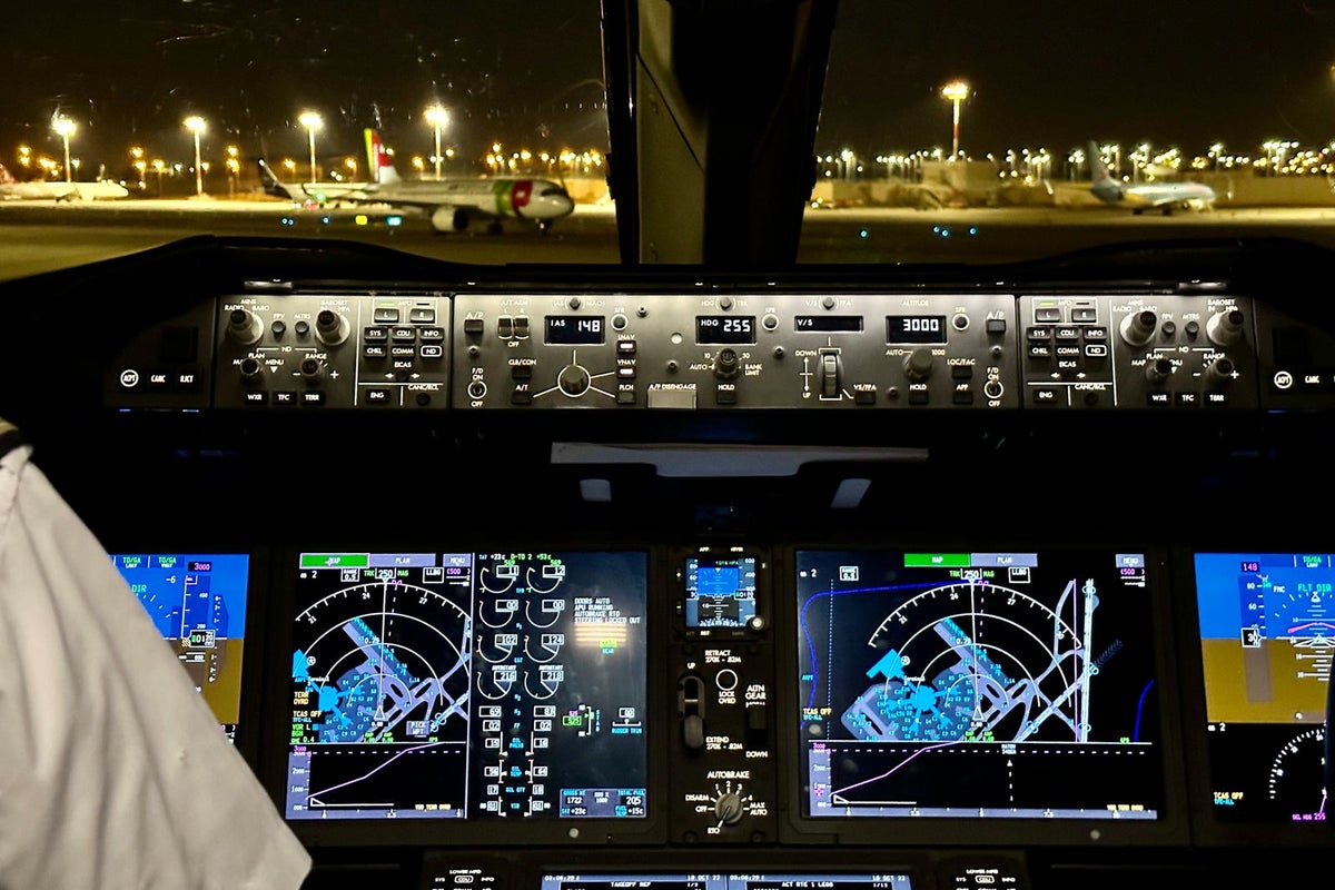 Better than first class: What it was like flying in the cockpit on the ...