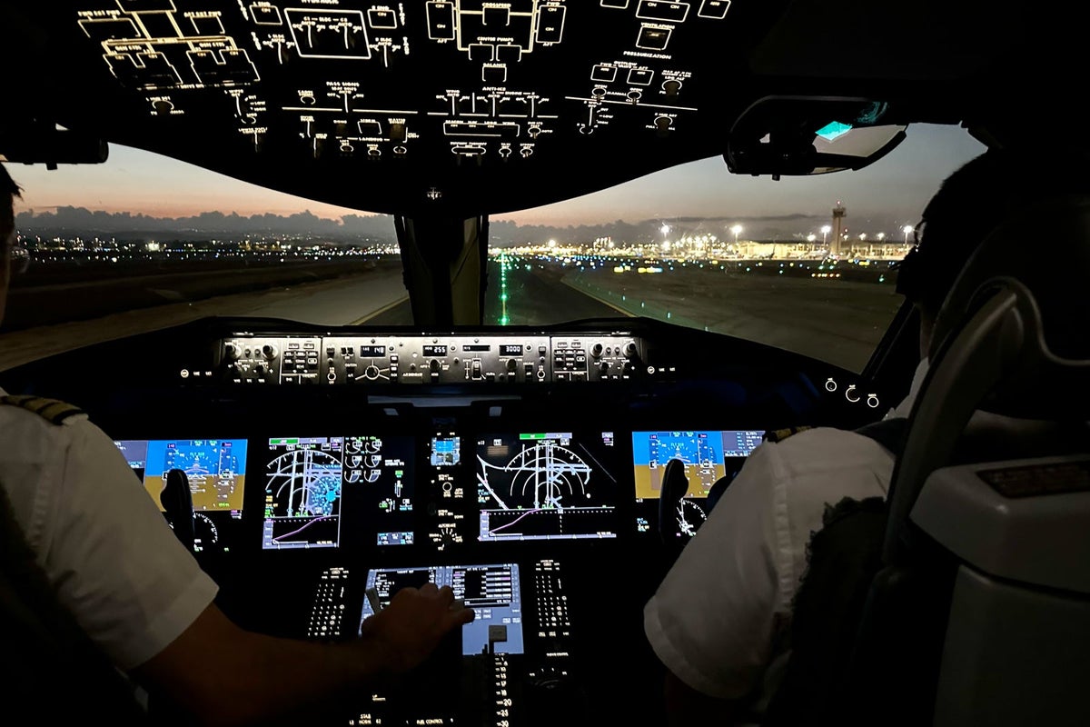 Better than first class: What it was like flying in the cockpit on the ...
