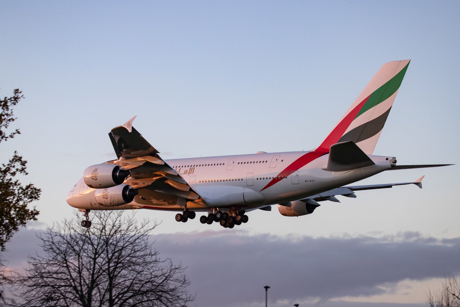 airbus a380 landing