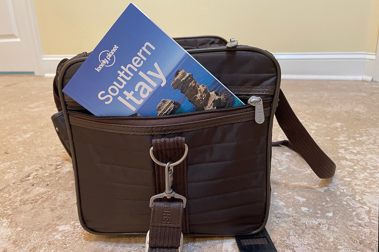 Zippered pocket on the Sherpa Original Deluxe pet carrier