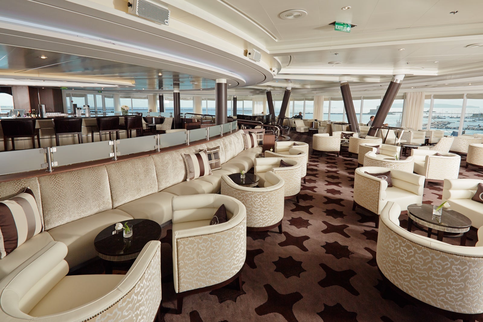 Seven Seas Mariner lounge.