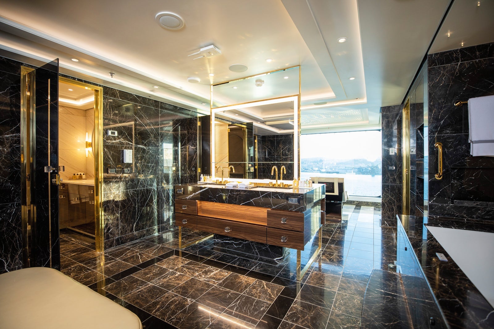 Regent Suite bathroom