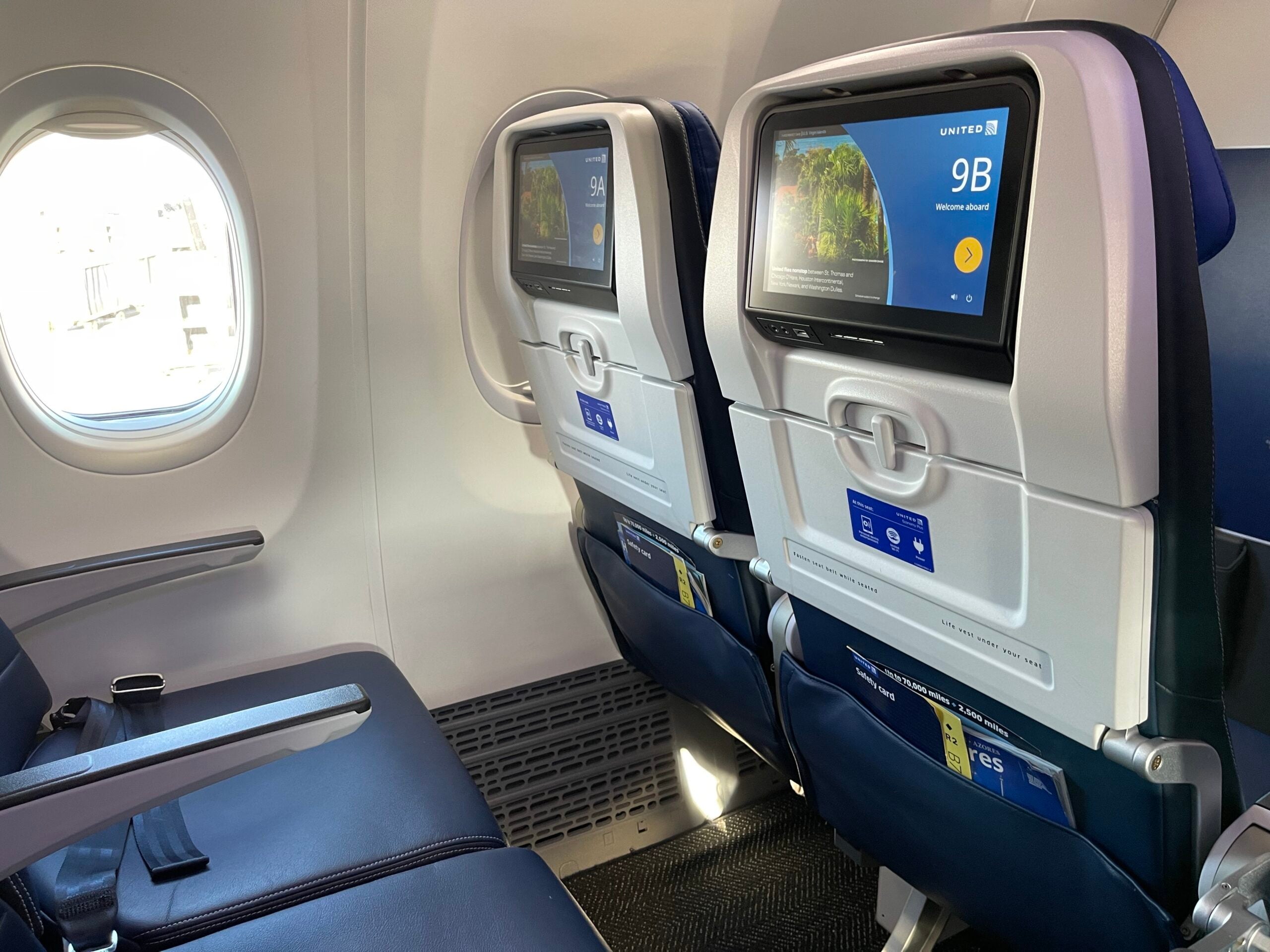 United Boeing 737 MAX 9 interior