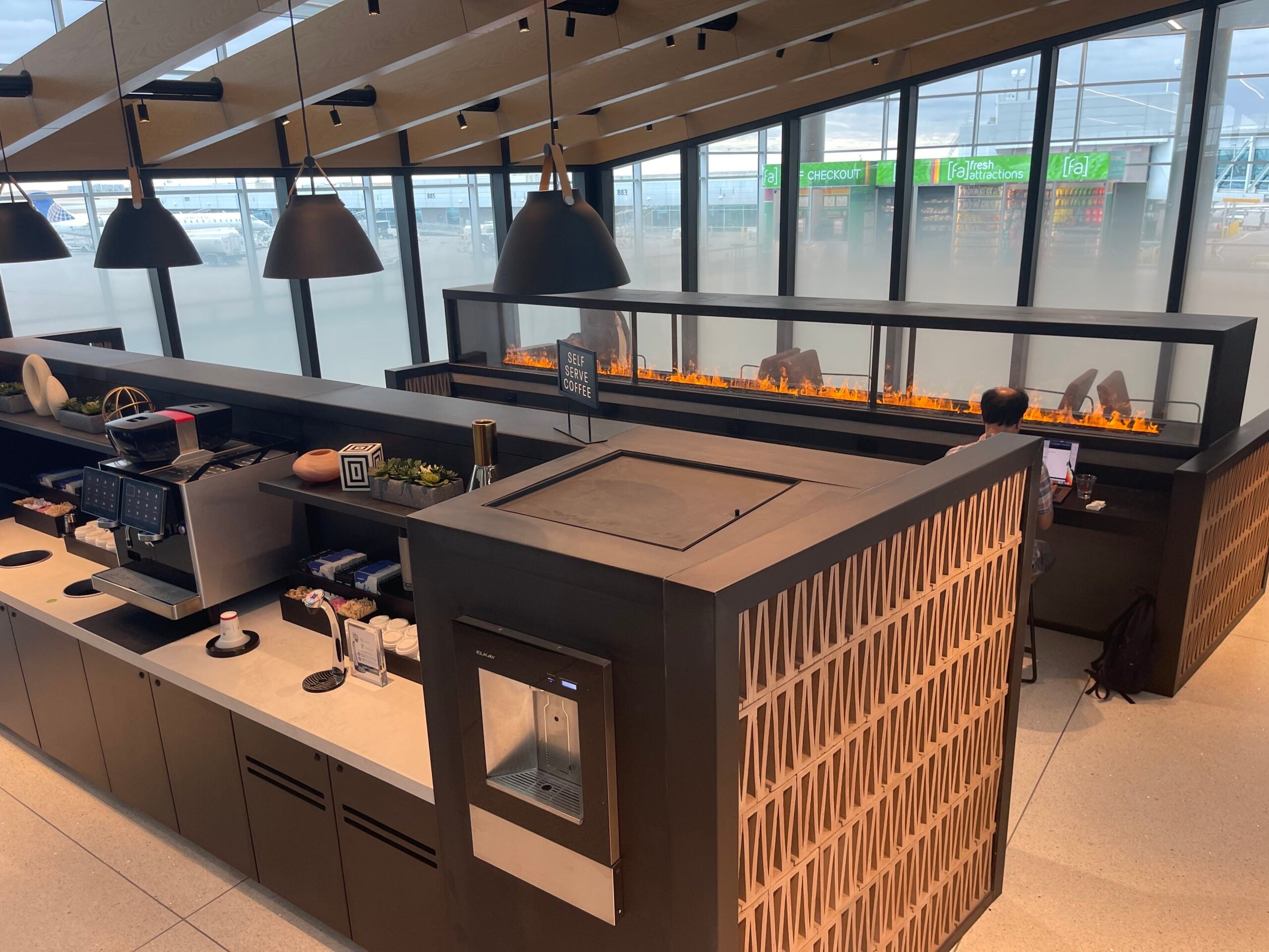 United Club Fly birds eye