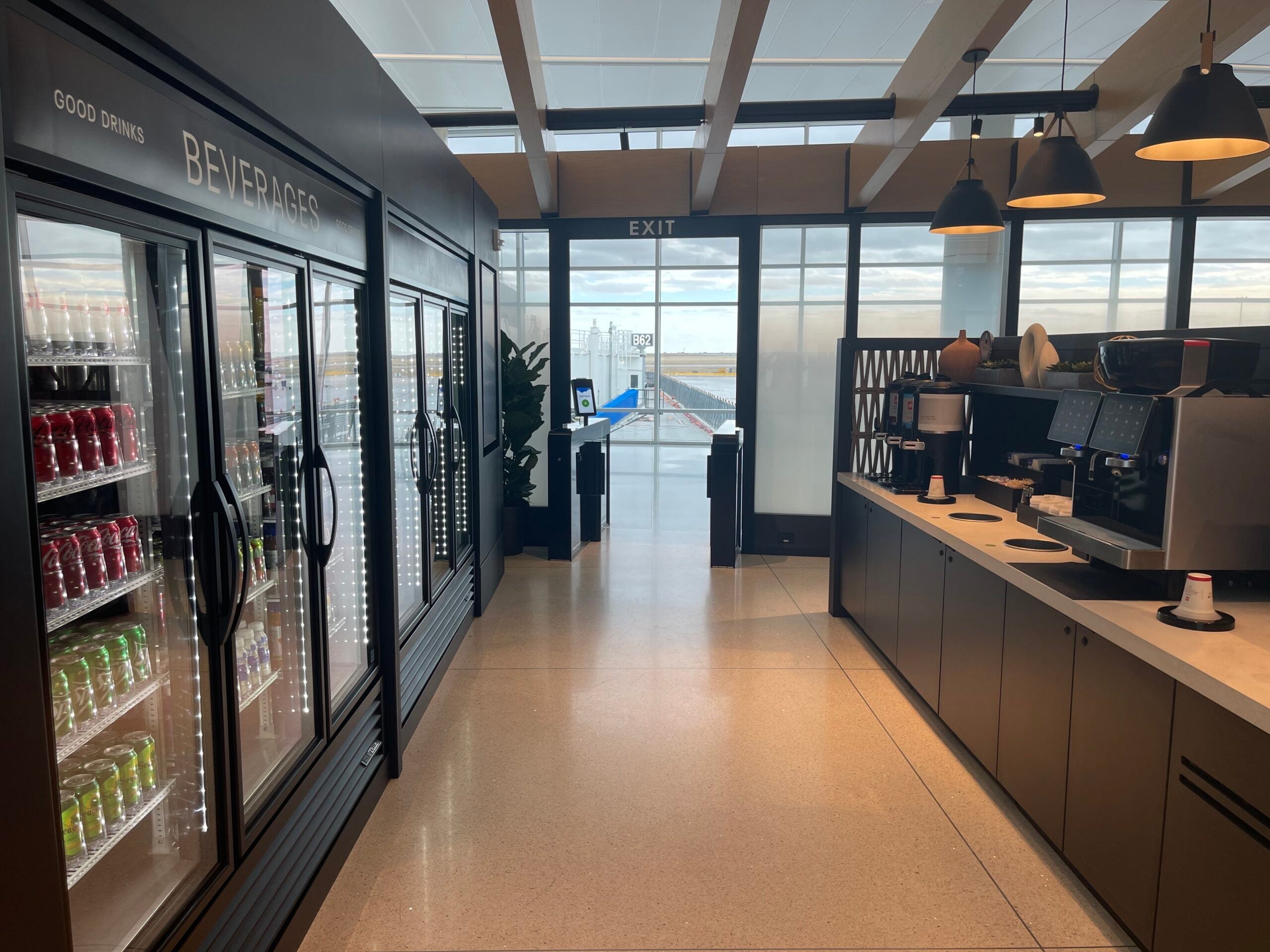 United Club Fly exit