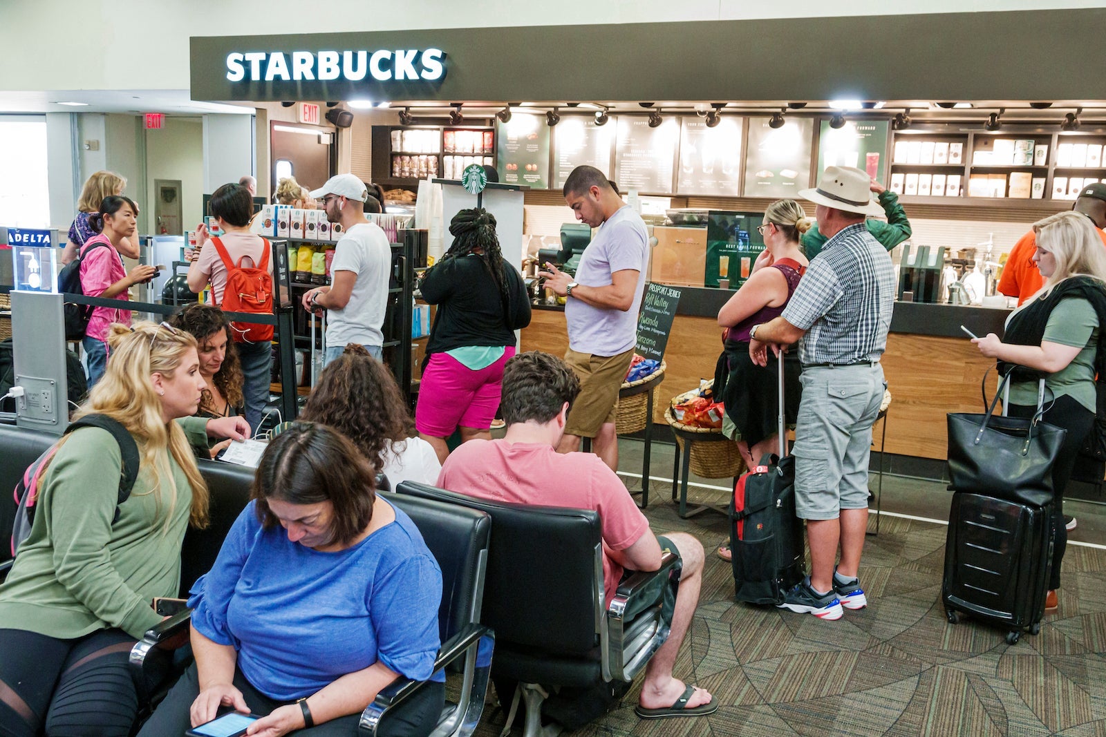 airport starbucks line