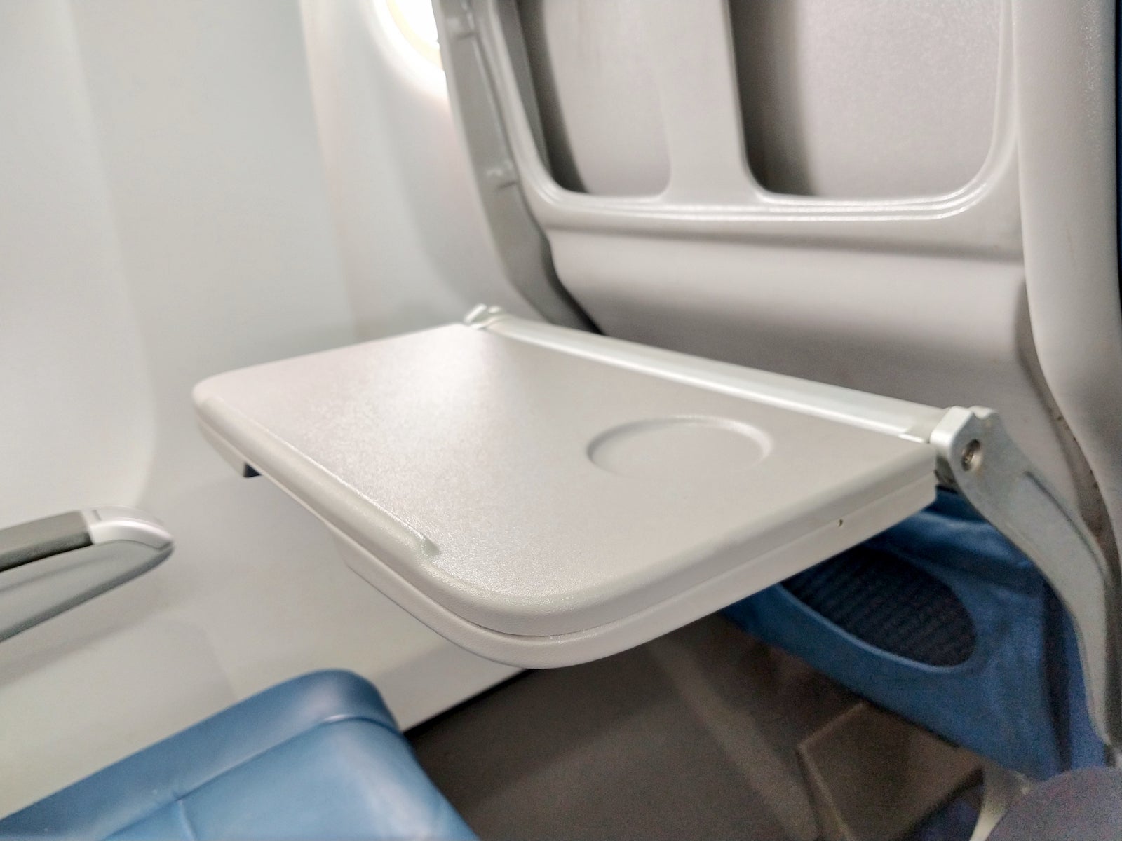 airline seat tray table