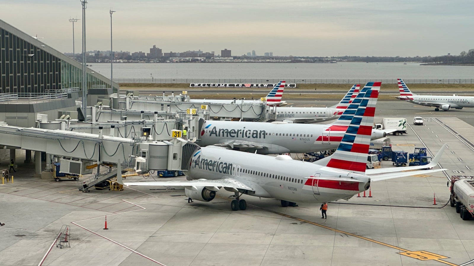 American Planes New York LaGuardia Boeing 737 Airbus