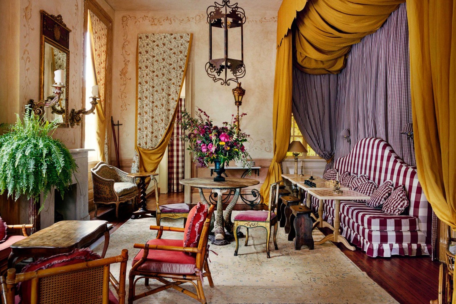 Hotel Peter & Paul parlor