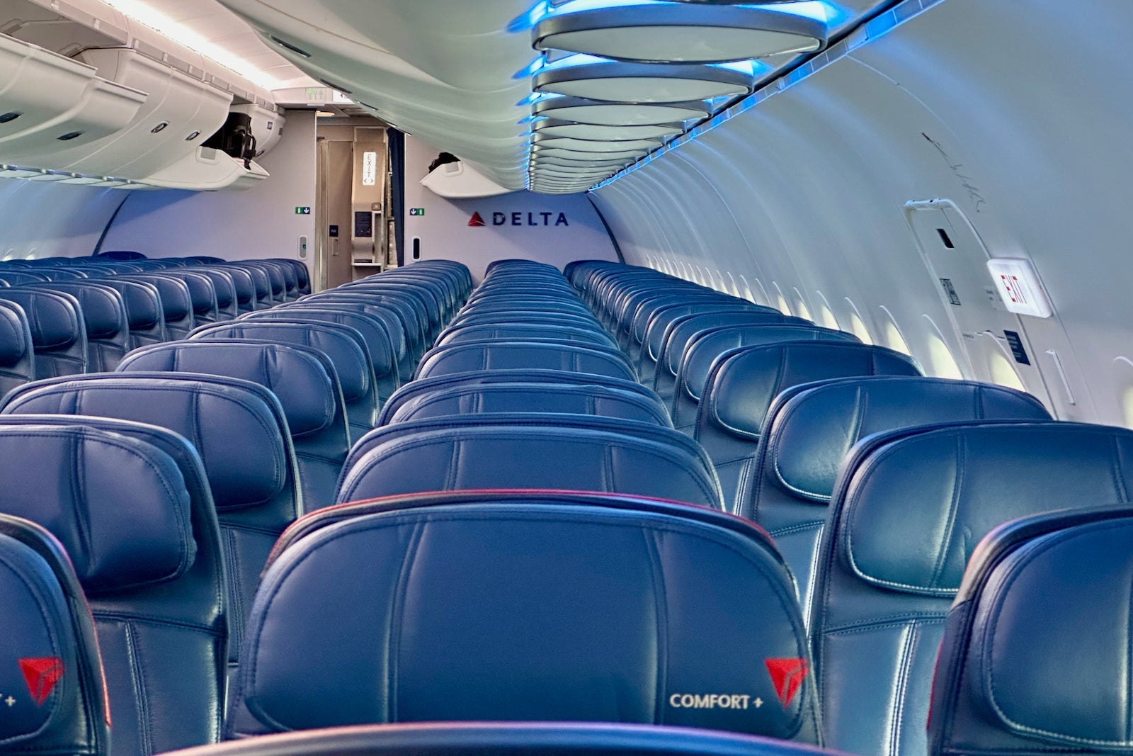 Delta Airbus A319 Economy First Class Cabins