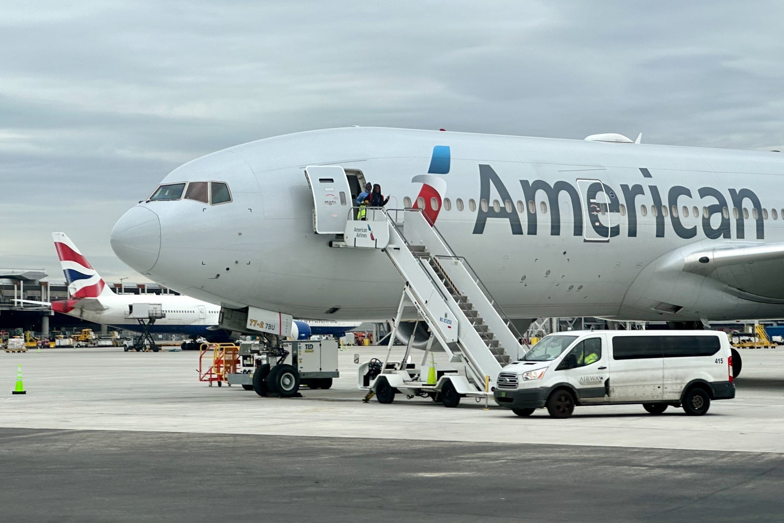 American Boeing 777-200 British Airways