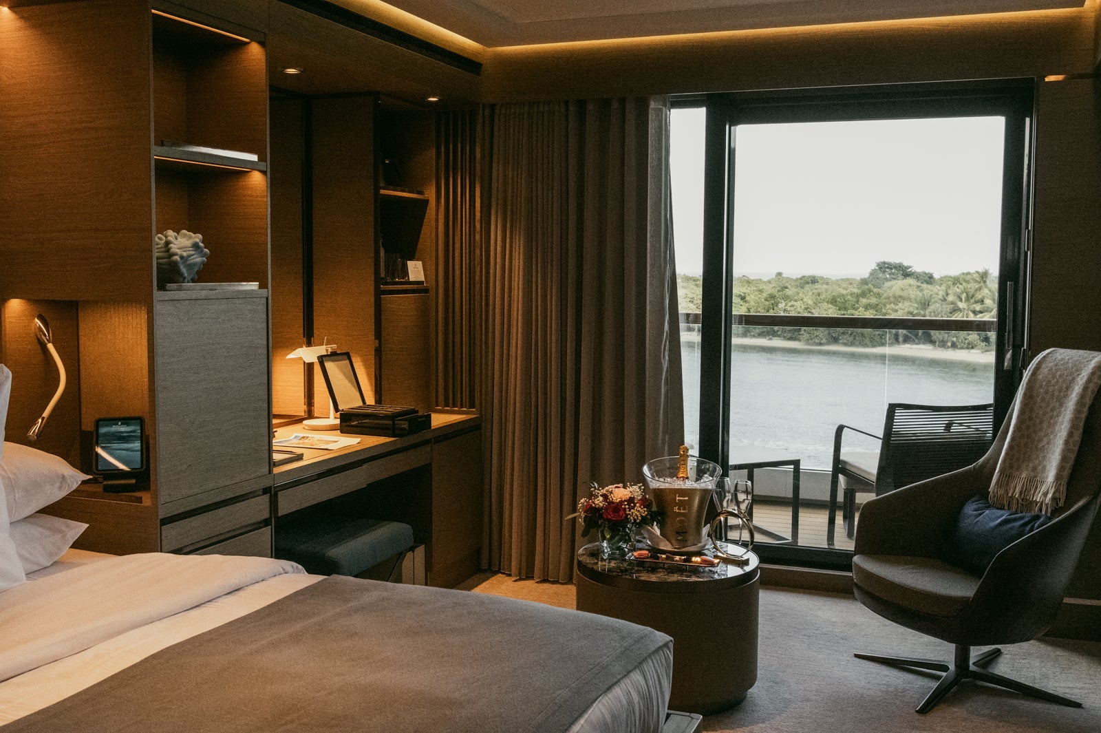 cruise ship guest room