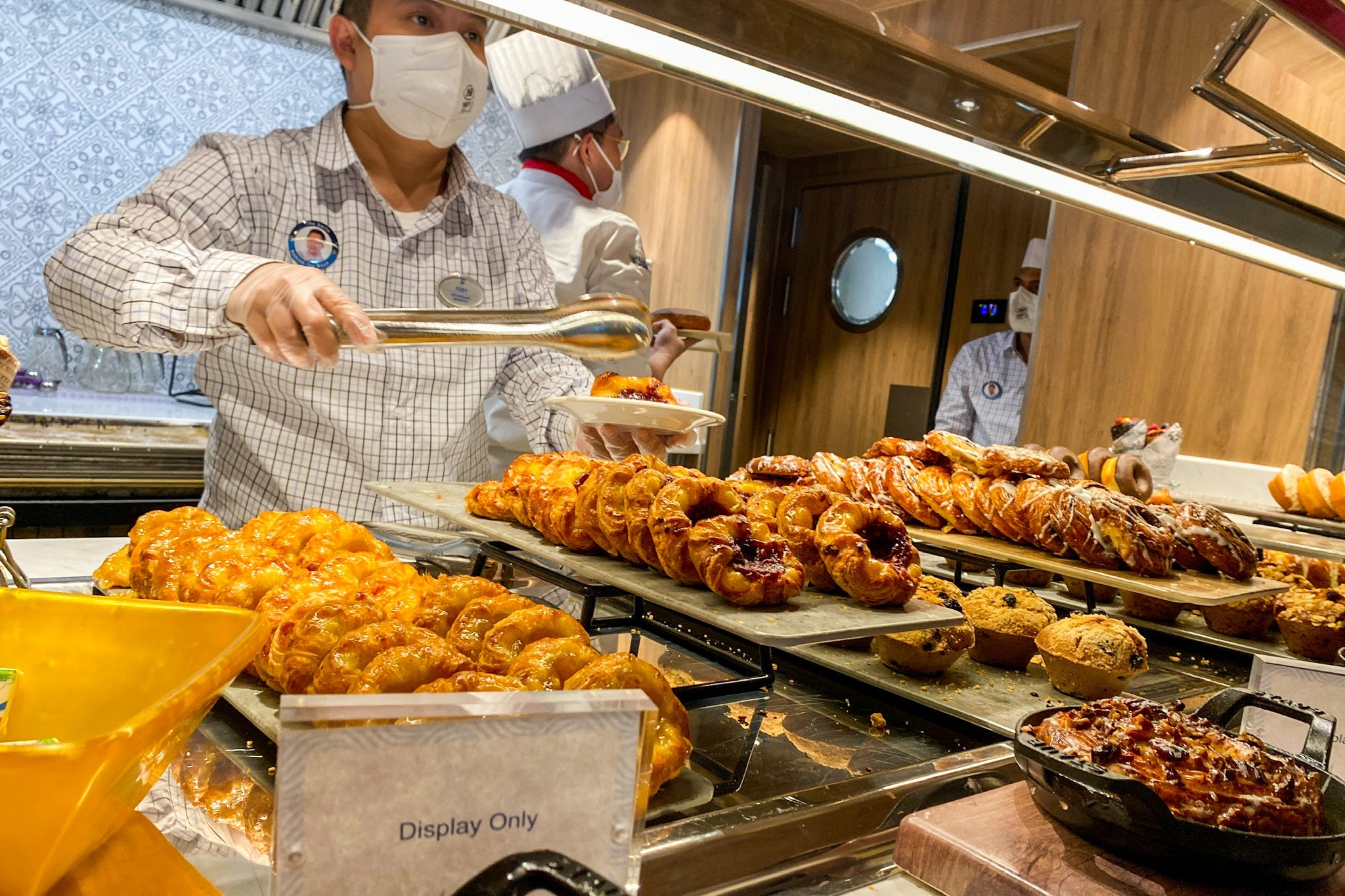Buffet on Wonder of the Seas cruise ship