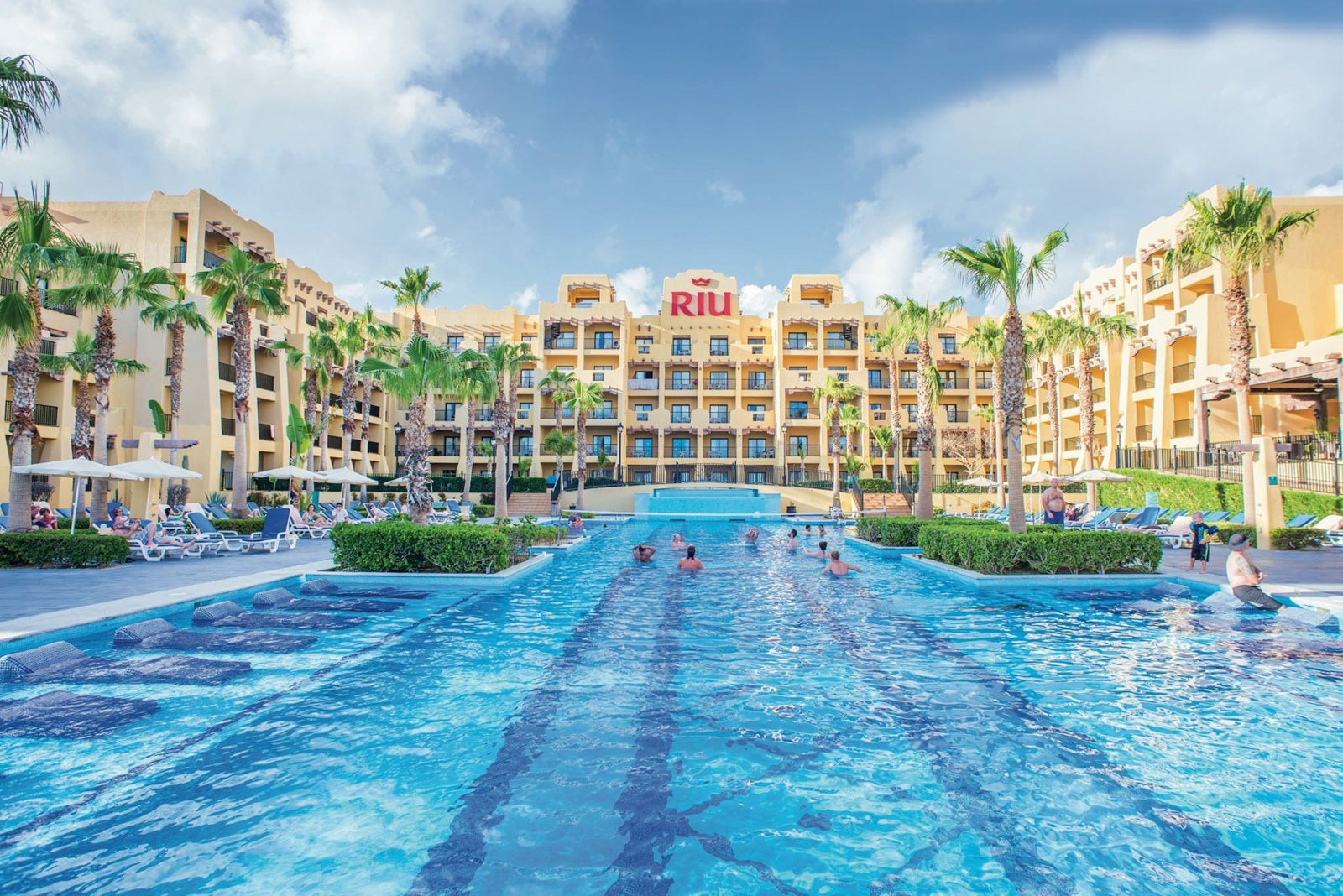 Pool view of Hotel Riu Santa Fe