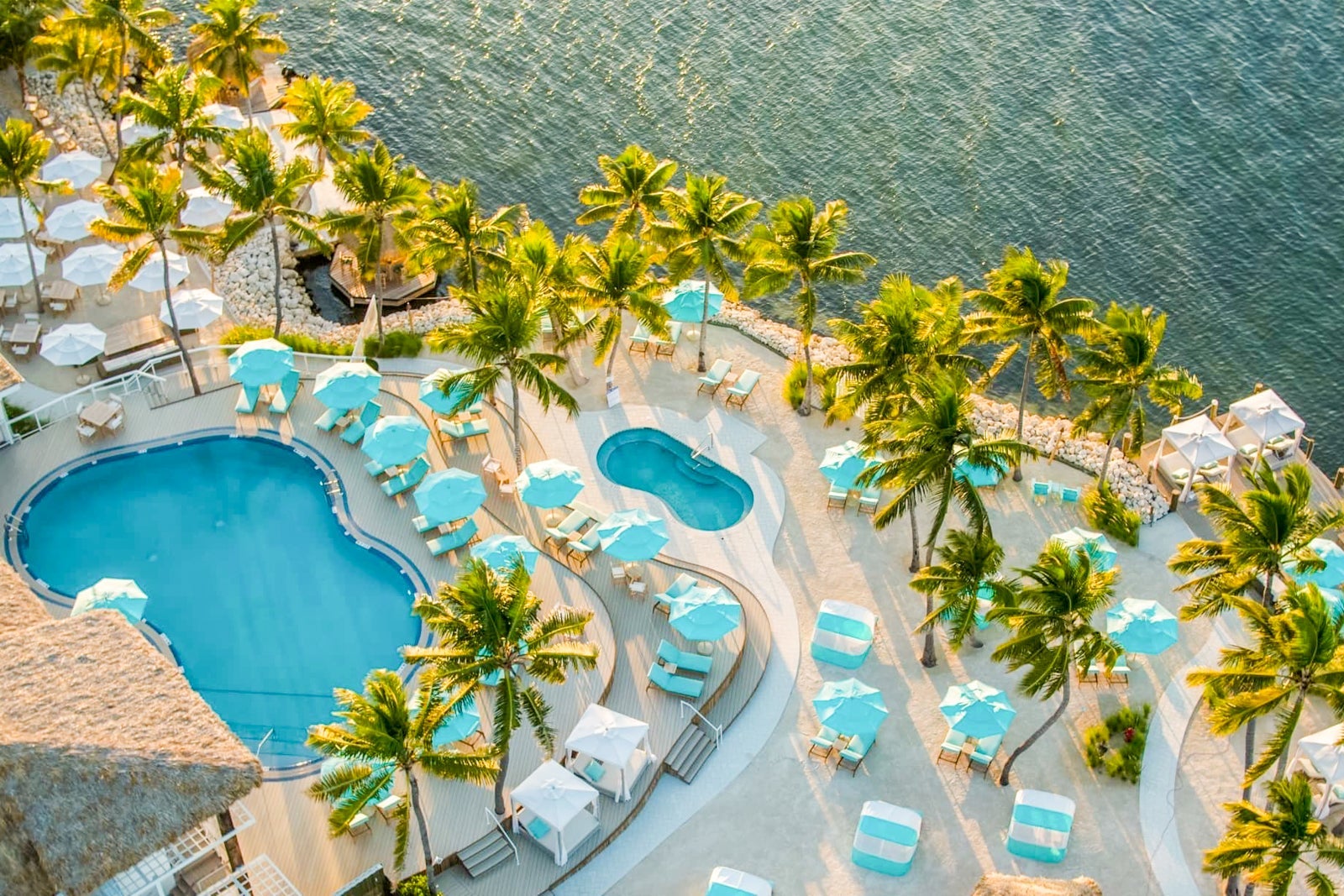 The pool at Bungalows Key Largo from overhead