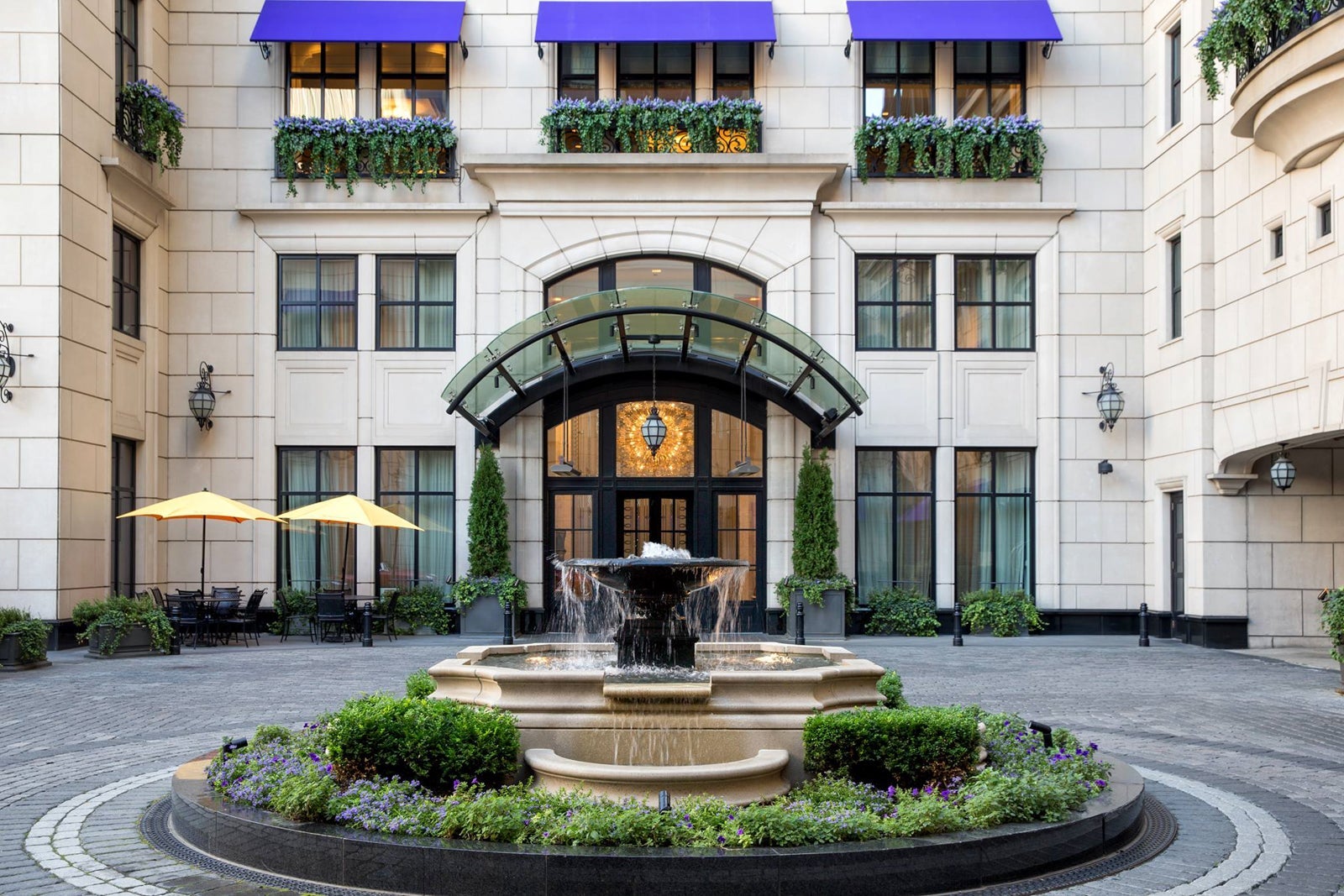 waldorf astoria entrance area