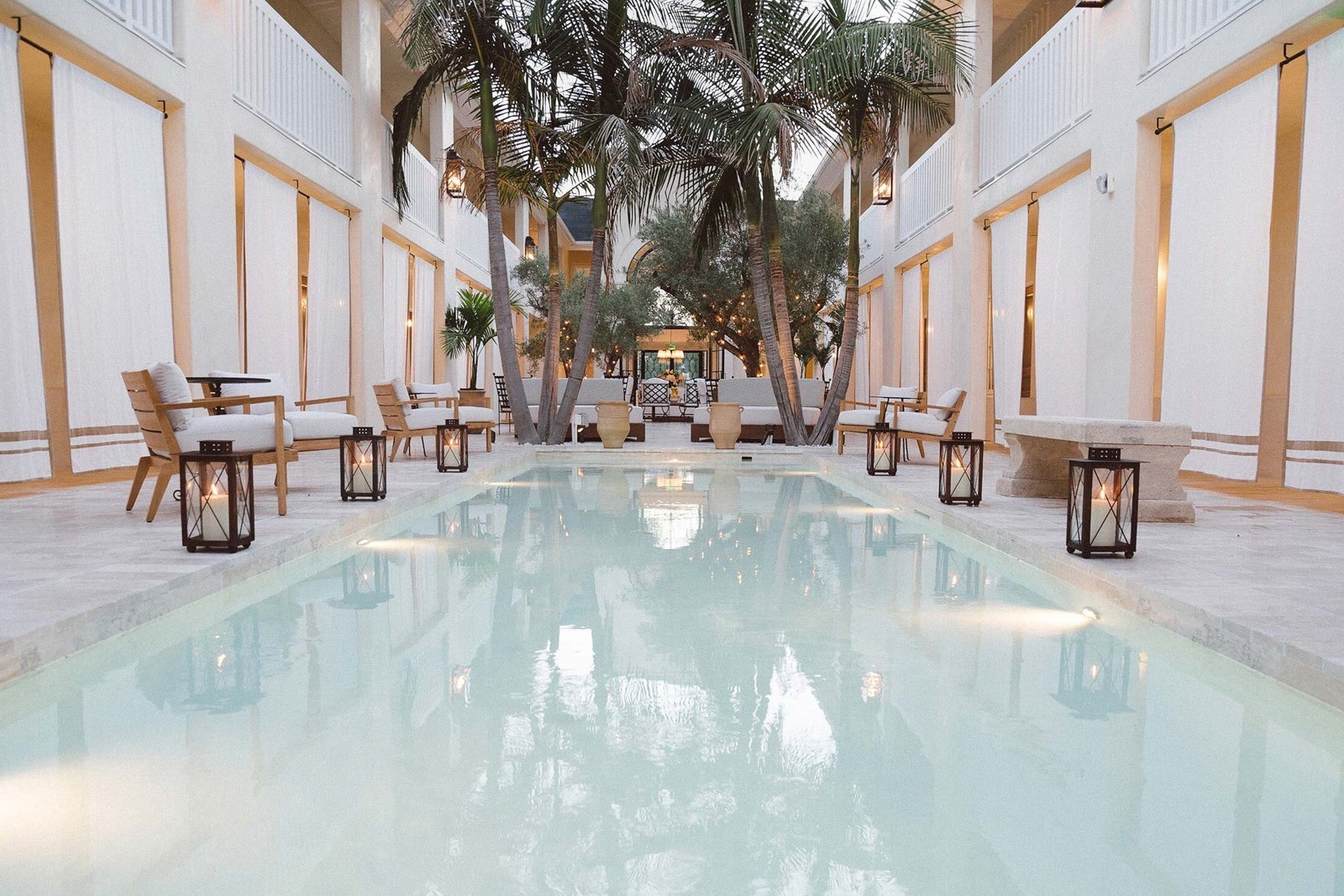 Cara Hotel pool