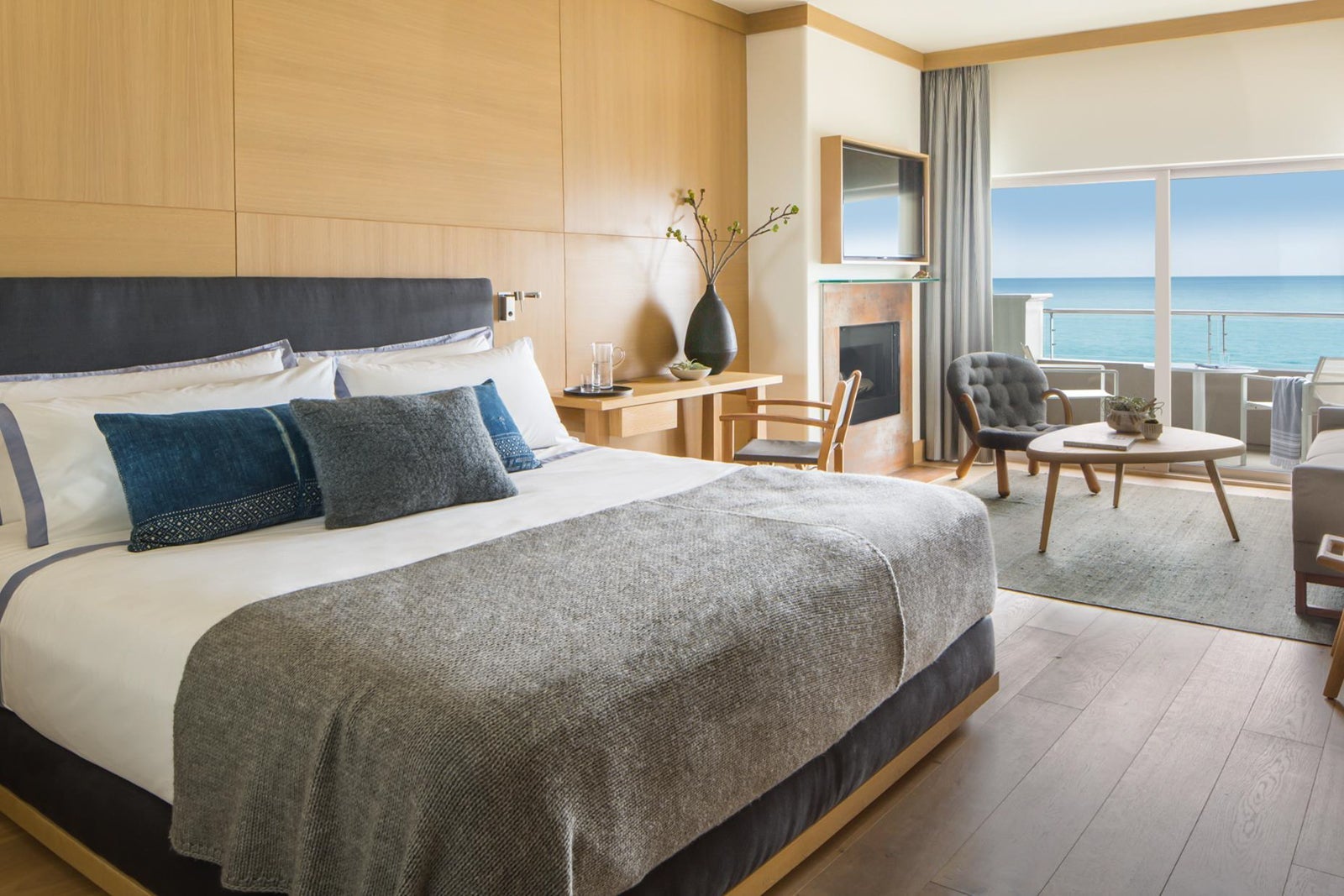 Malibu Beach Inn room