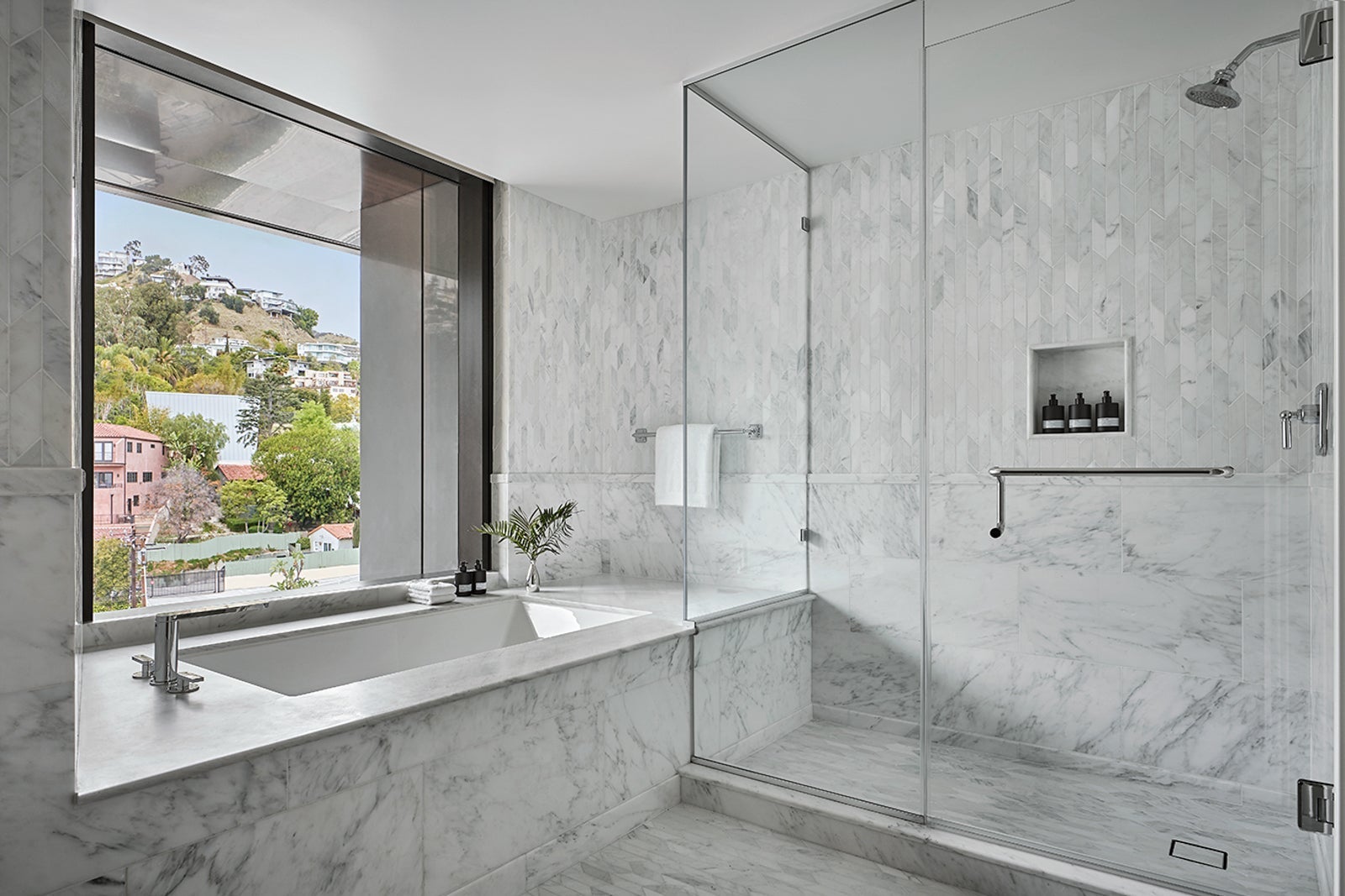 Pendry West Hollywood room bathroom