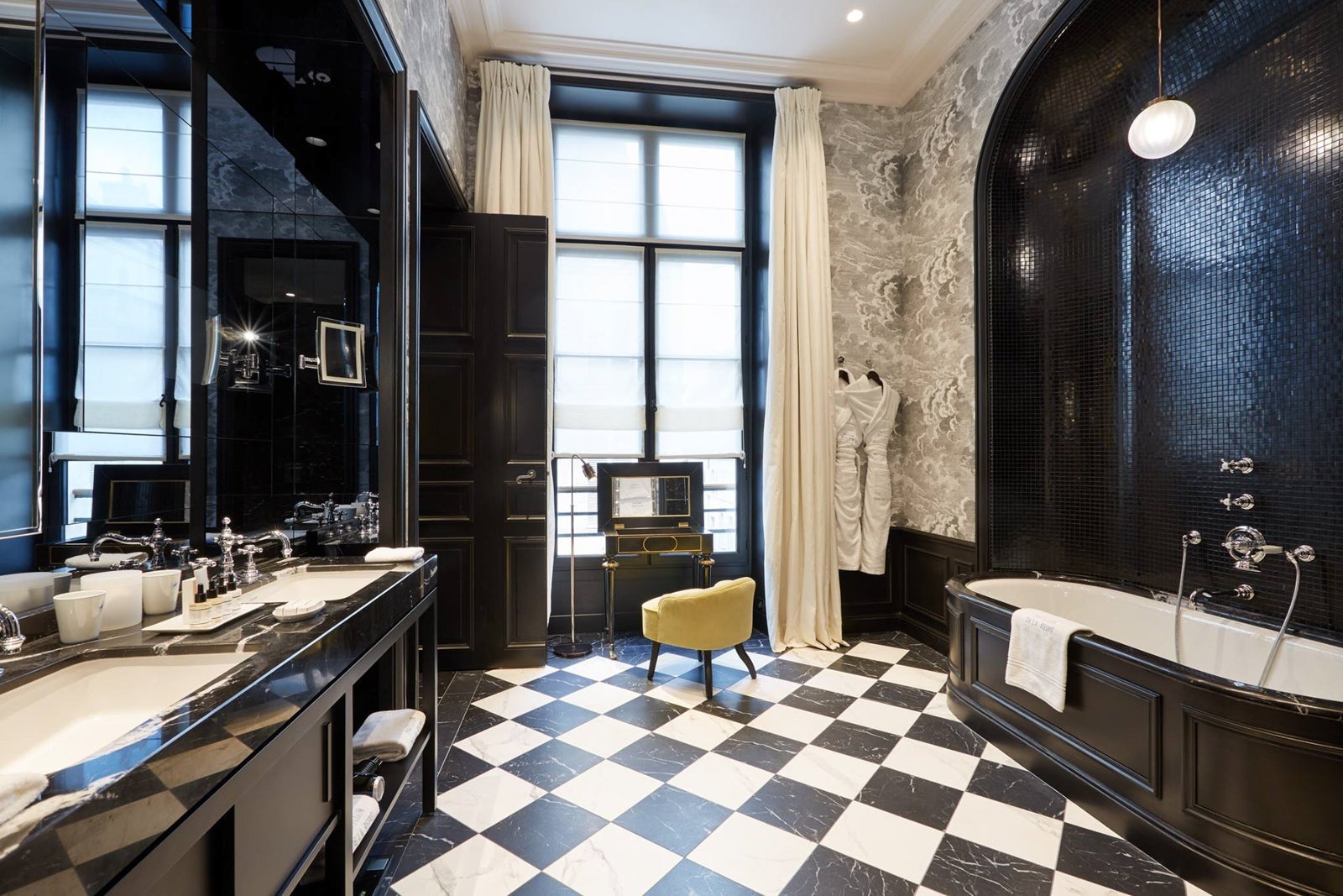 bathroom at Le Pavillon
