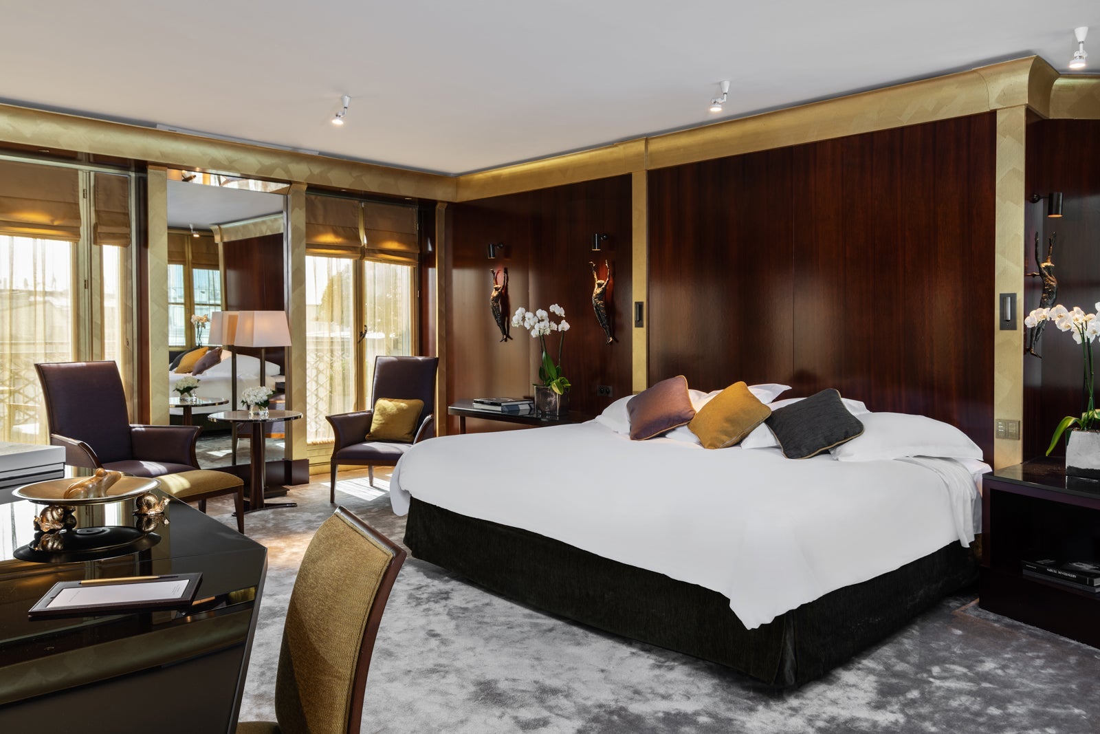 guest room and bed