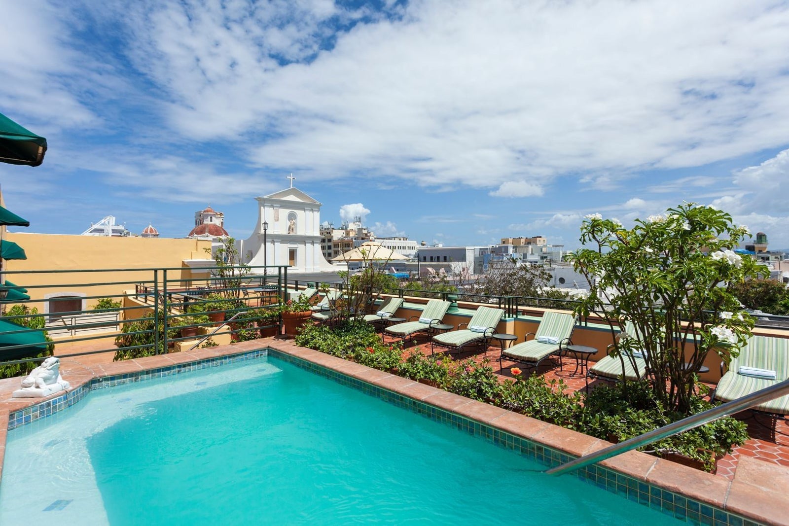 Hotel El Convento pool