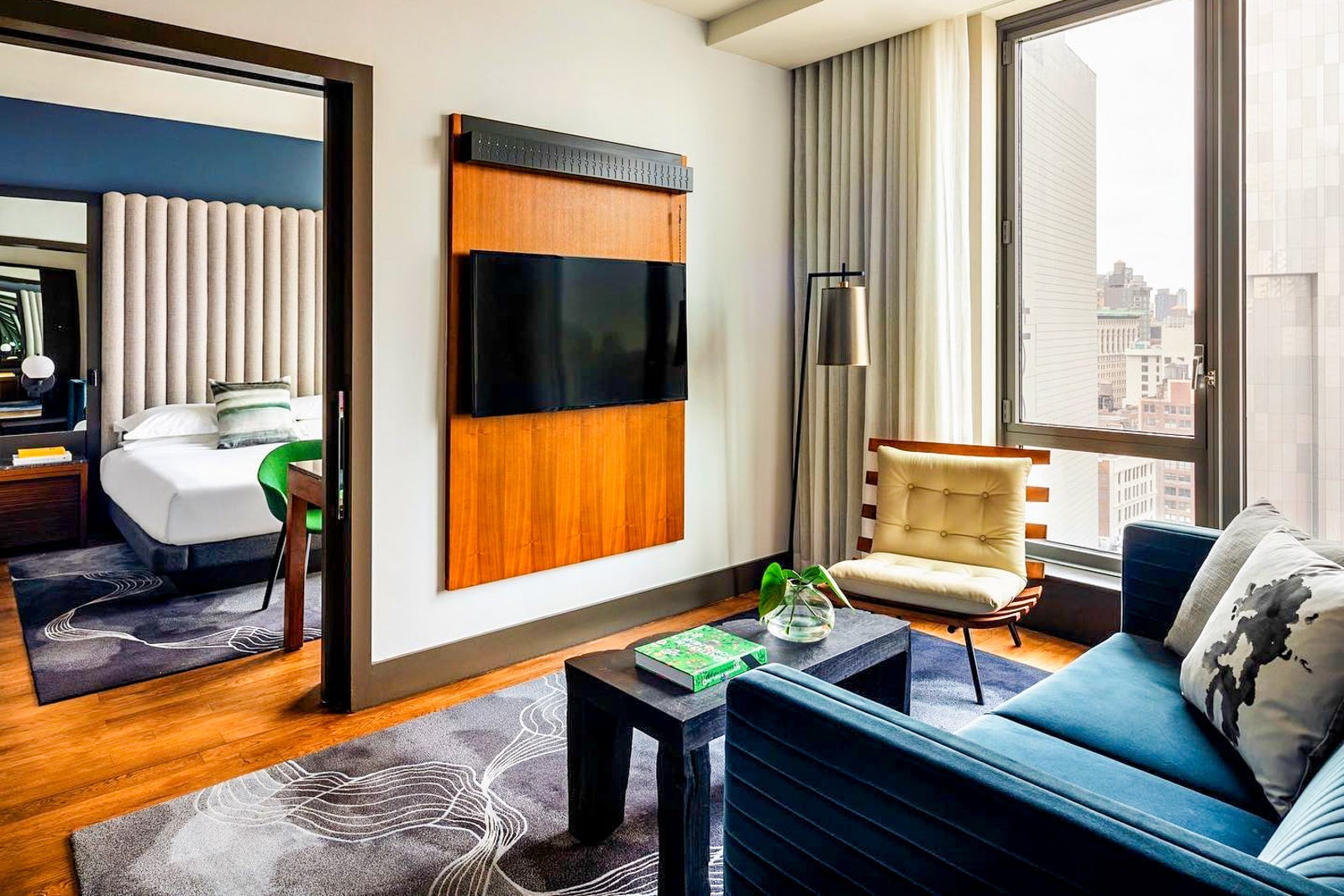 Sitting area in guest room