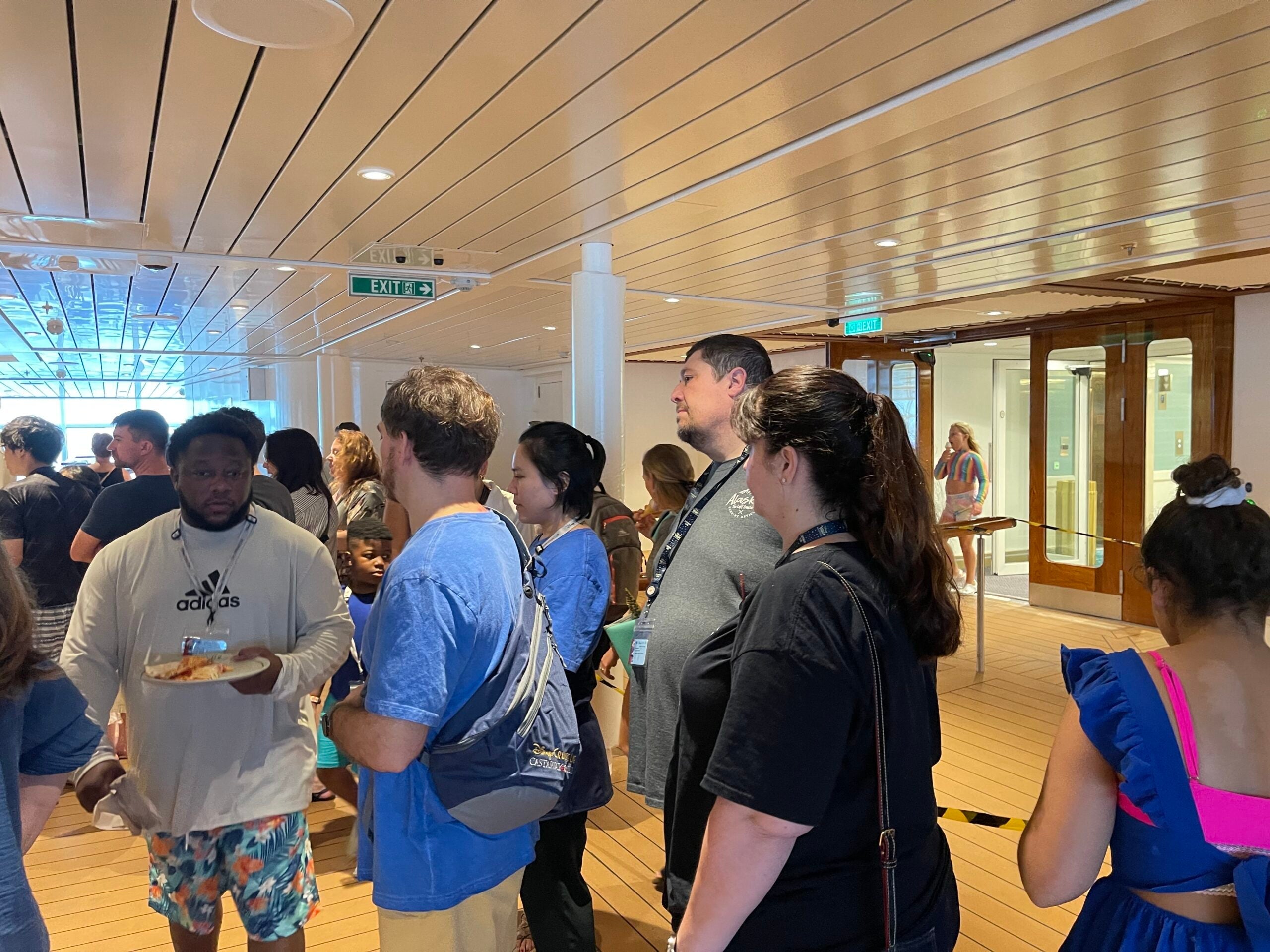 Line for food on Disney Wish
