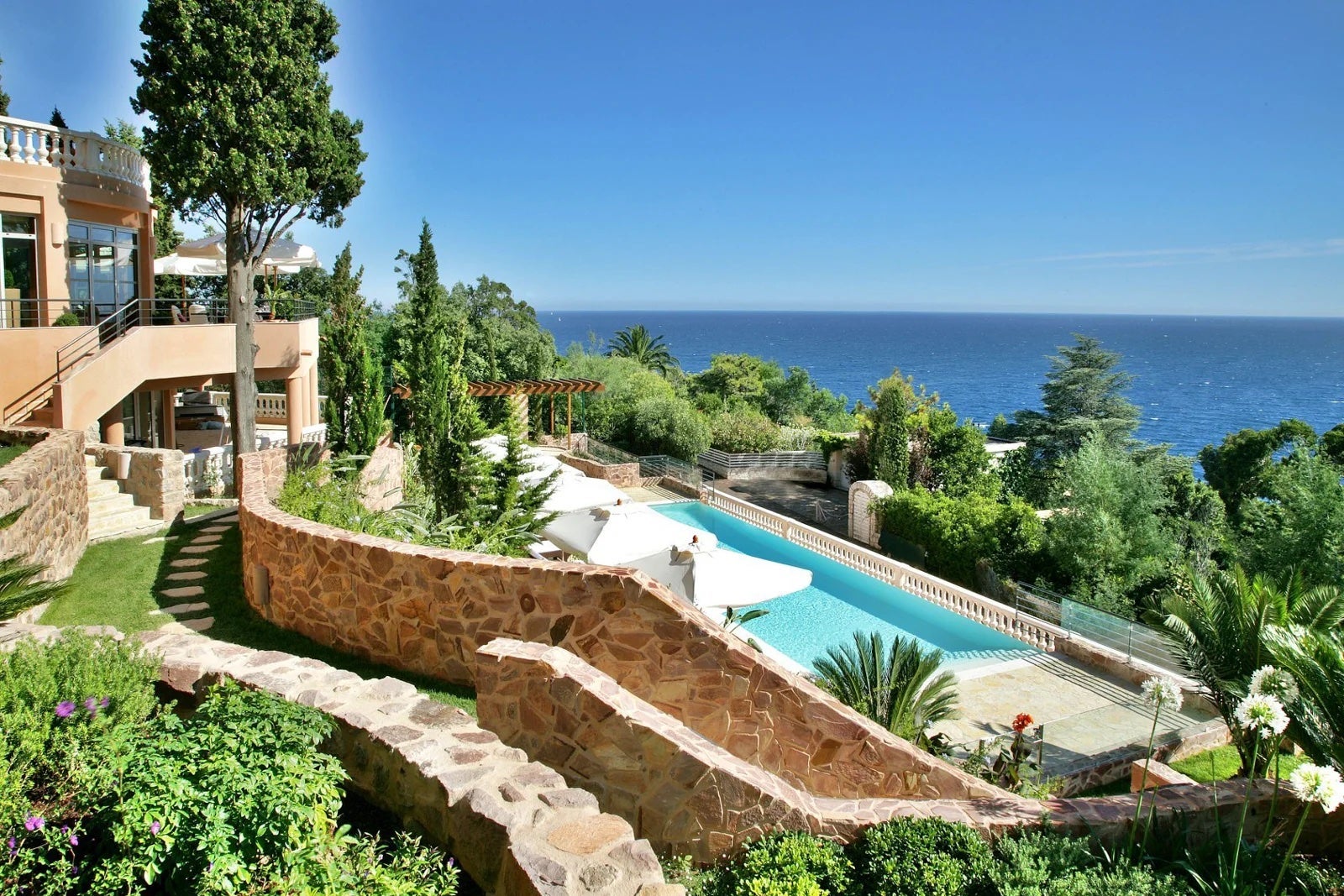 Exterior shot of Tiara Yaktsa Cote D'Azur