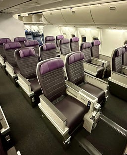 Love premium economy? You're not alone. United wants more comfy recliner seats for its planes