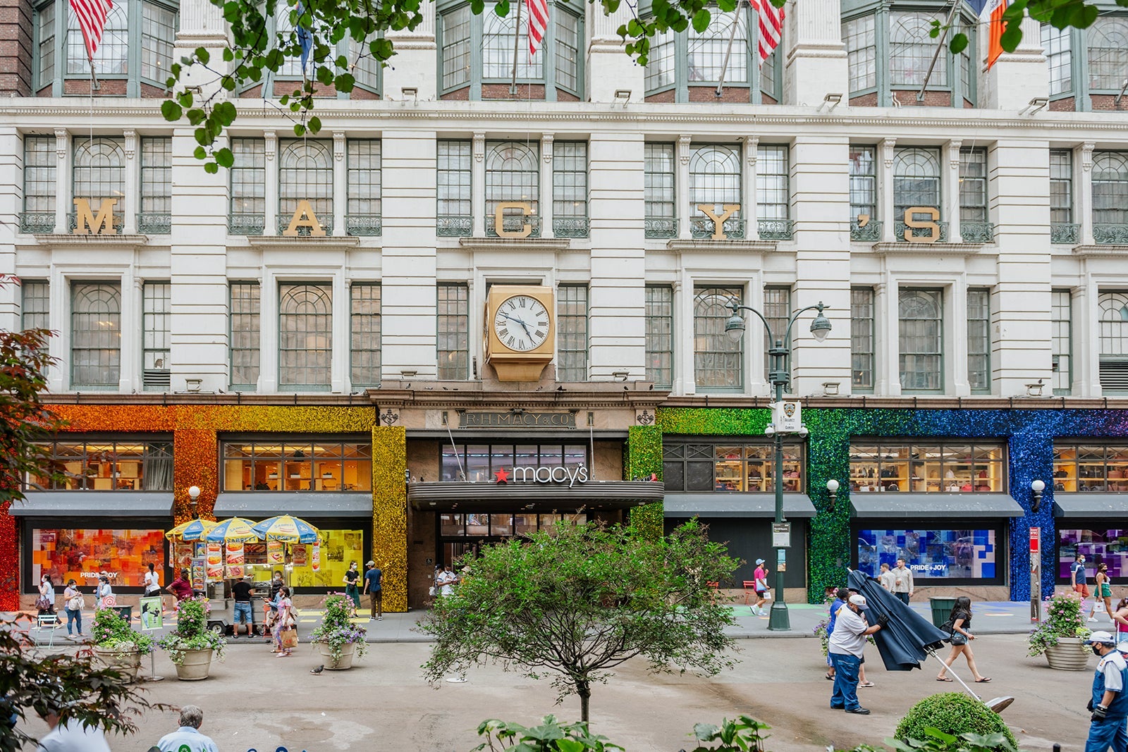 The exterior of a Macy's department store