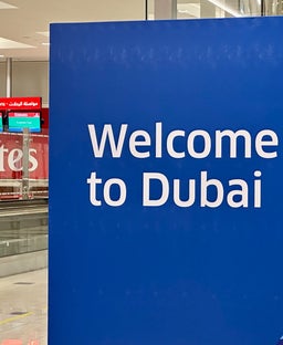 How should you fly to Dubai: Emirates or United?
